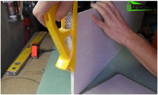 設置中の乾式壁の端の変更