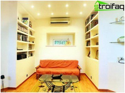 リビングルームの乾式壁棚