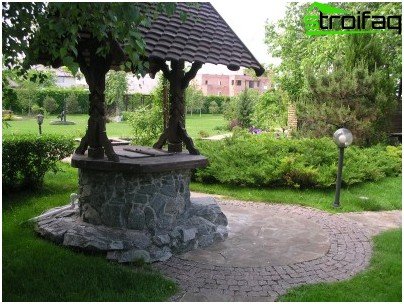 「クロアチア」の屋根と岩の多いログハウス 上手