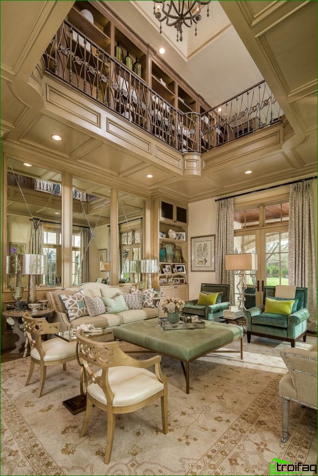 ファセットミラーは、広々としたホールをさらにボリュームと風通しの良いものにすることができます ファセットミラーは、広々としたホールをさらにボリュームと風通しの良いものにすることができます